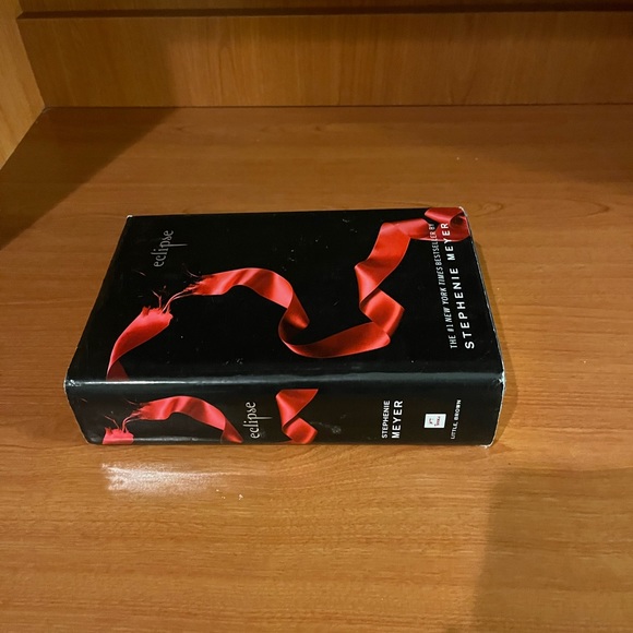 Eclipse by Stephanie Meyers - Picture 2 of 4